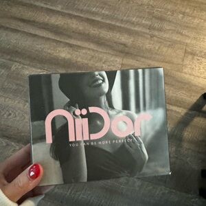 Niidor Fabric Strapless Adhesive Bra